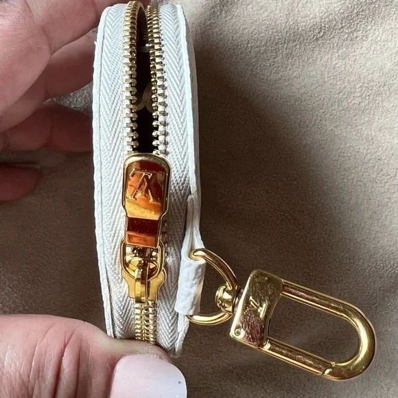 Louis Vuitton Round Coin Purse in By The Pool Monogram Giant Canvas. - Picture 9 of 10